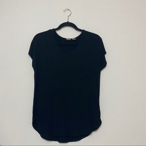 💚 5 for $10 💚 Lucy and Laurel Black T-Shirt